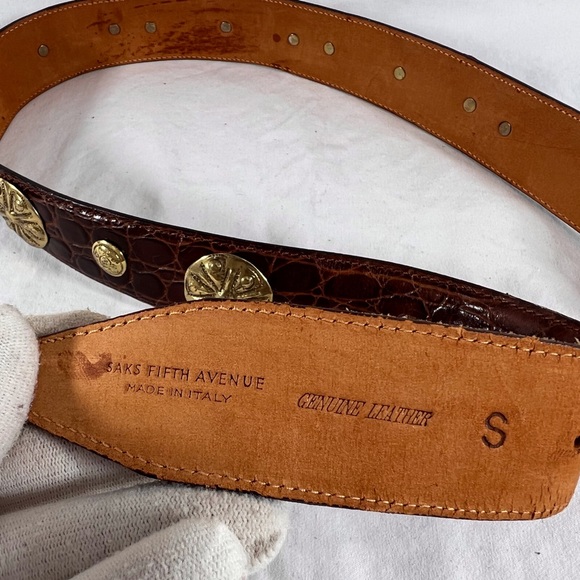 SAKS FIFTH AVENUE Vintage Brown Leather Alligator Embossed Belt Made in Italy S